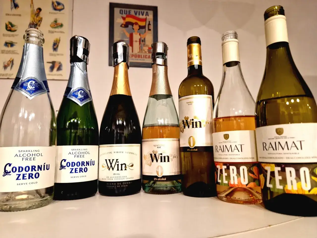 Eine Auswahl alkoholfreier Weine und Sekt, perfekt statt Rotwein. Verschiedene Marken und Sorten, ideal f&uuml;r jeden Anlass.