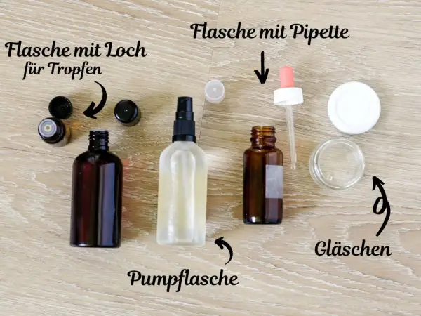 Zutaten für parakresse serum selber machen: Flaschen mit Pipette, Tropfen, Pumpflasche und Gläschen.